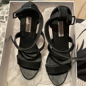 Steve Madden black heel